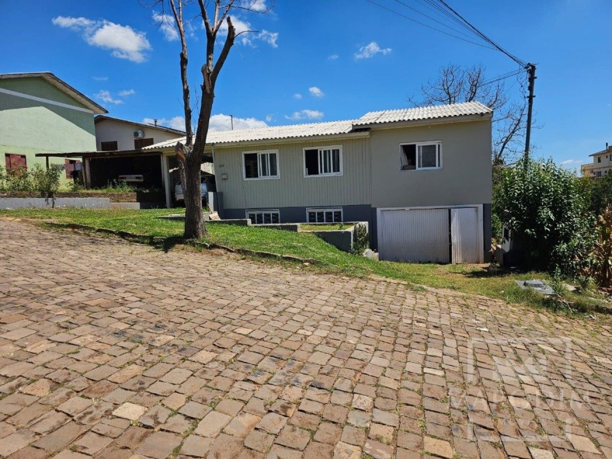 Casa com 210m², 6 dormitórios, Nao suíte, 2 vagas, no bairro Santa Lúcia em Marau