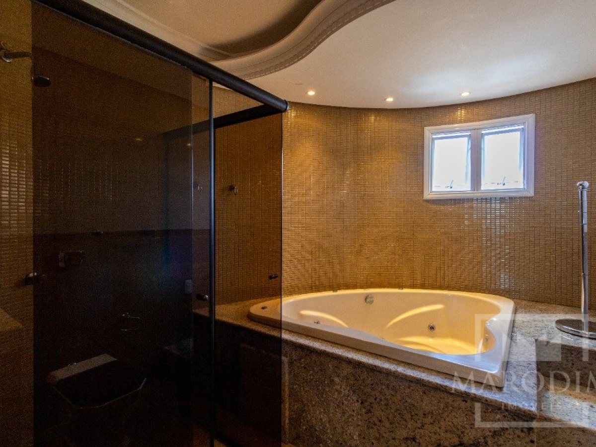 Cobertura com 540m², 3 dormitórios, Sim suíte, 4 vagas, no bairro Loteamento Girardi em Marau