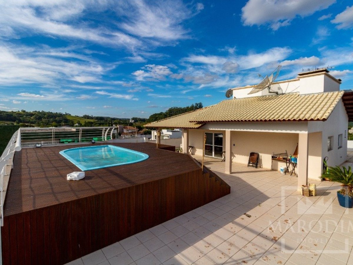 Cobertura com 540m², 3 dormitórios, Sim suíte, 4 vagas, no bairro Loteamento Girardi em Marau