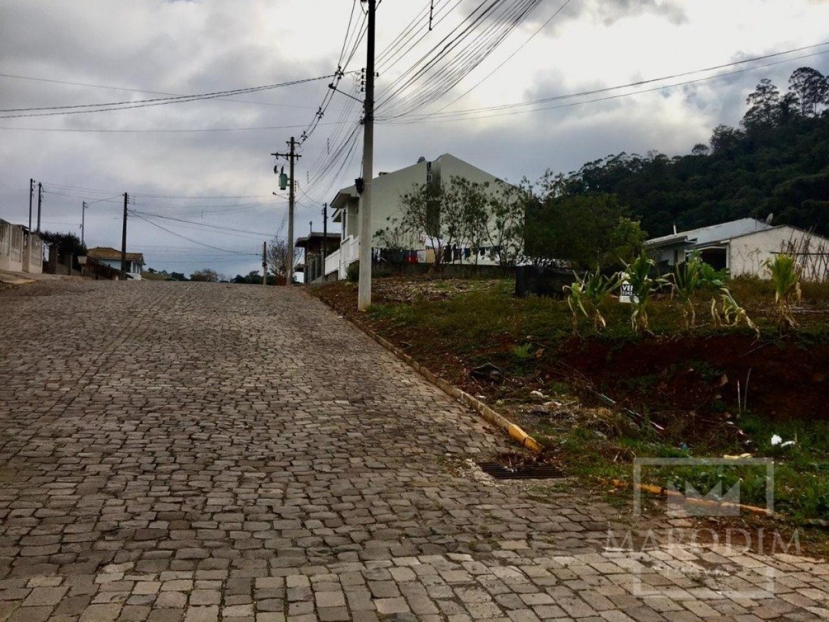 Terreno com 393m², Nao suíte, no bairro Loteamento Girardi em Marau