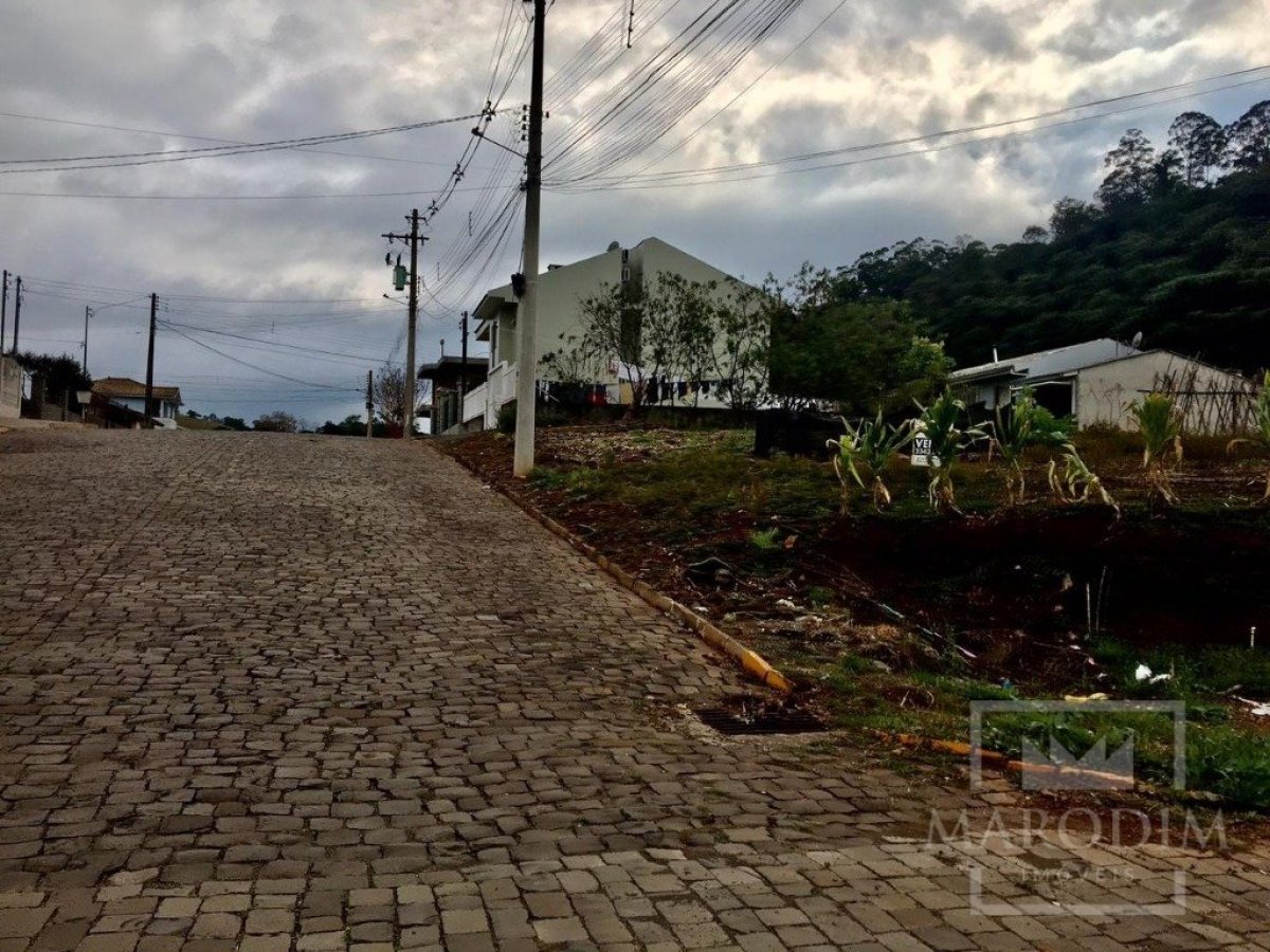 Terreno com 393m², Nao suíte, no bairro Loteamento Girardi em Marau