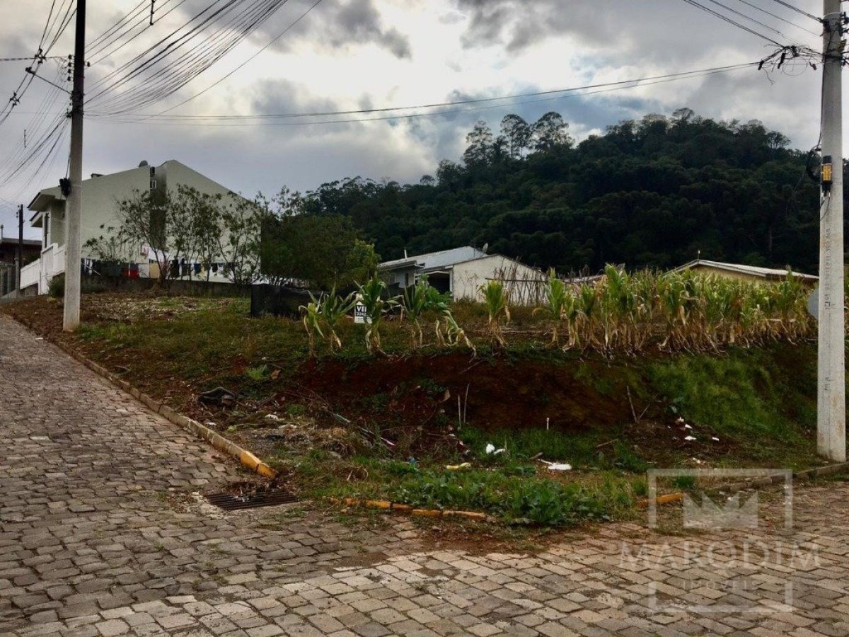 Terreno com 393m², Nao suíte, no bairro Loteamento Girardi em Marau