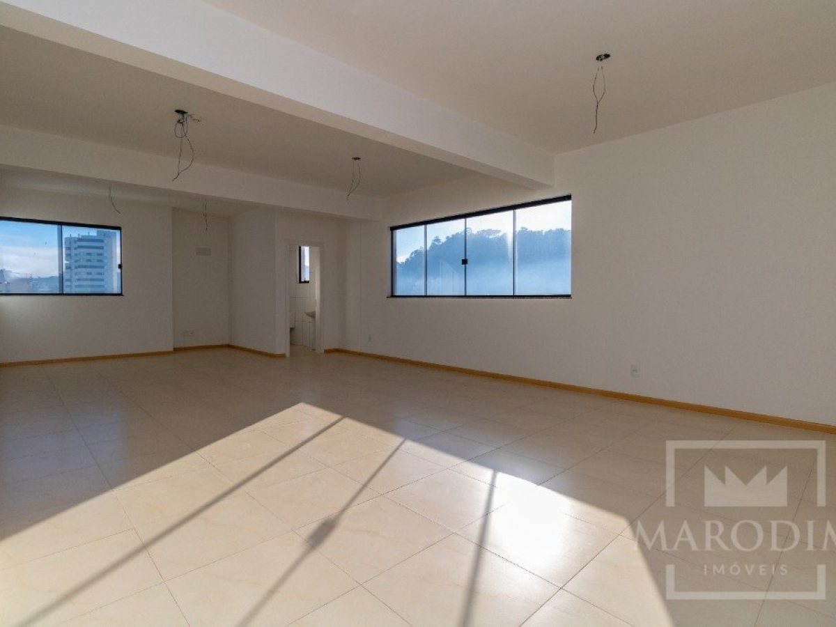 Salas/Conjuntos com 76m², Nao suíte, no bairro Centro em Marau
