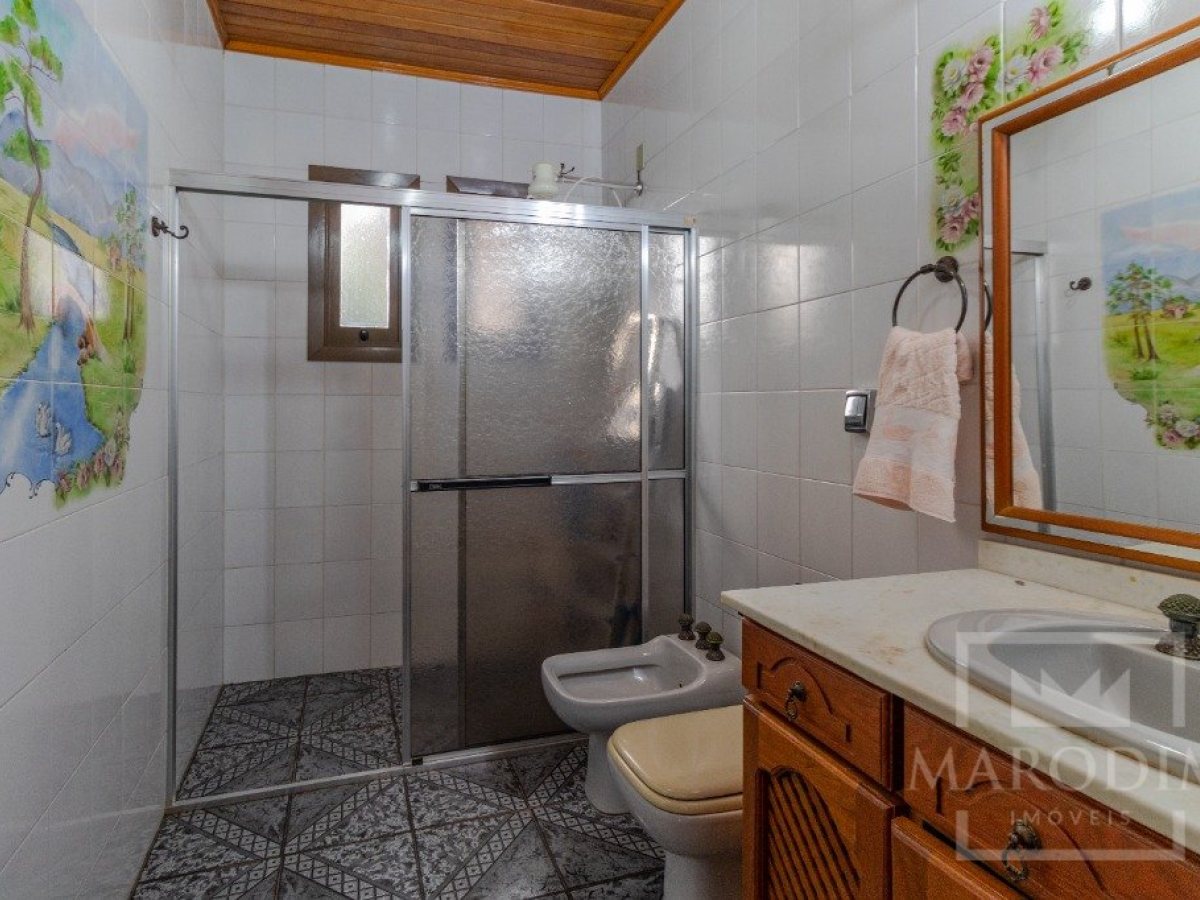 Casa com 250m², 3 dormitórios, Nao suíte, 2 vagas, no bairro Centro em Marau