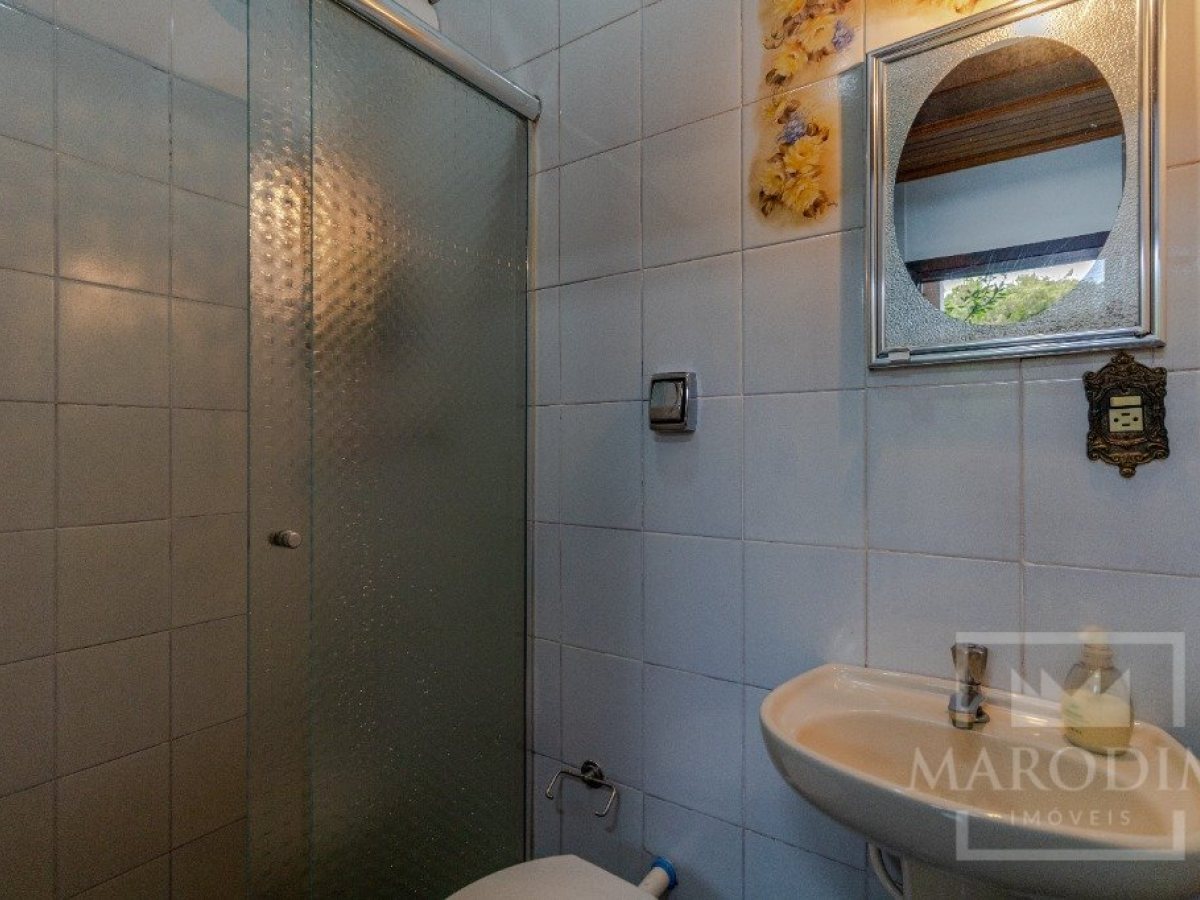 Casa com 250m², 3 dormitórios, Nao suíte, 2 vagas, no bairro Centro em Marau