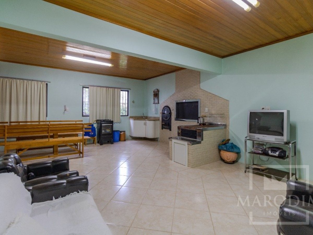 Casa com 250m², 3 dormitórios, Nao suíte, 2 vagas, no bairro Centro em Marau