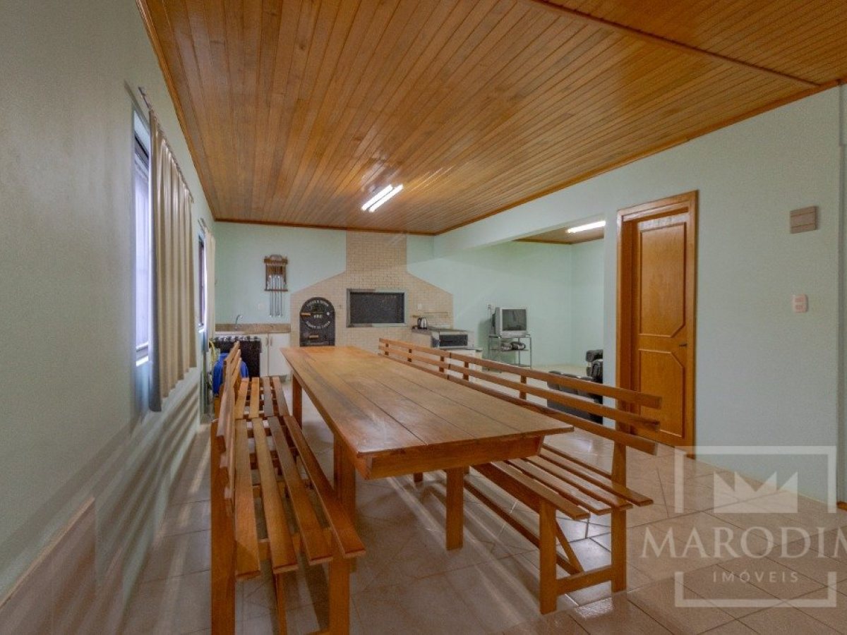 Casa com 250m², 3 dormitórios, Nao suíte, 2 vagas, no bairro Centro em Marau