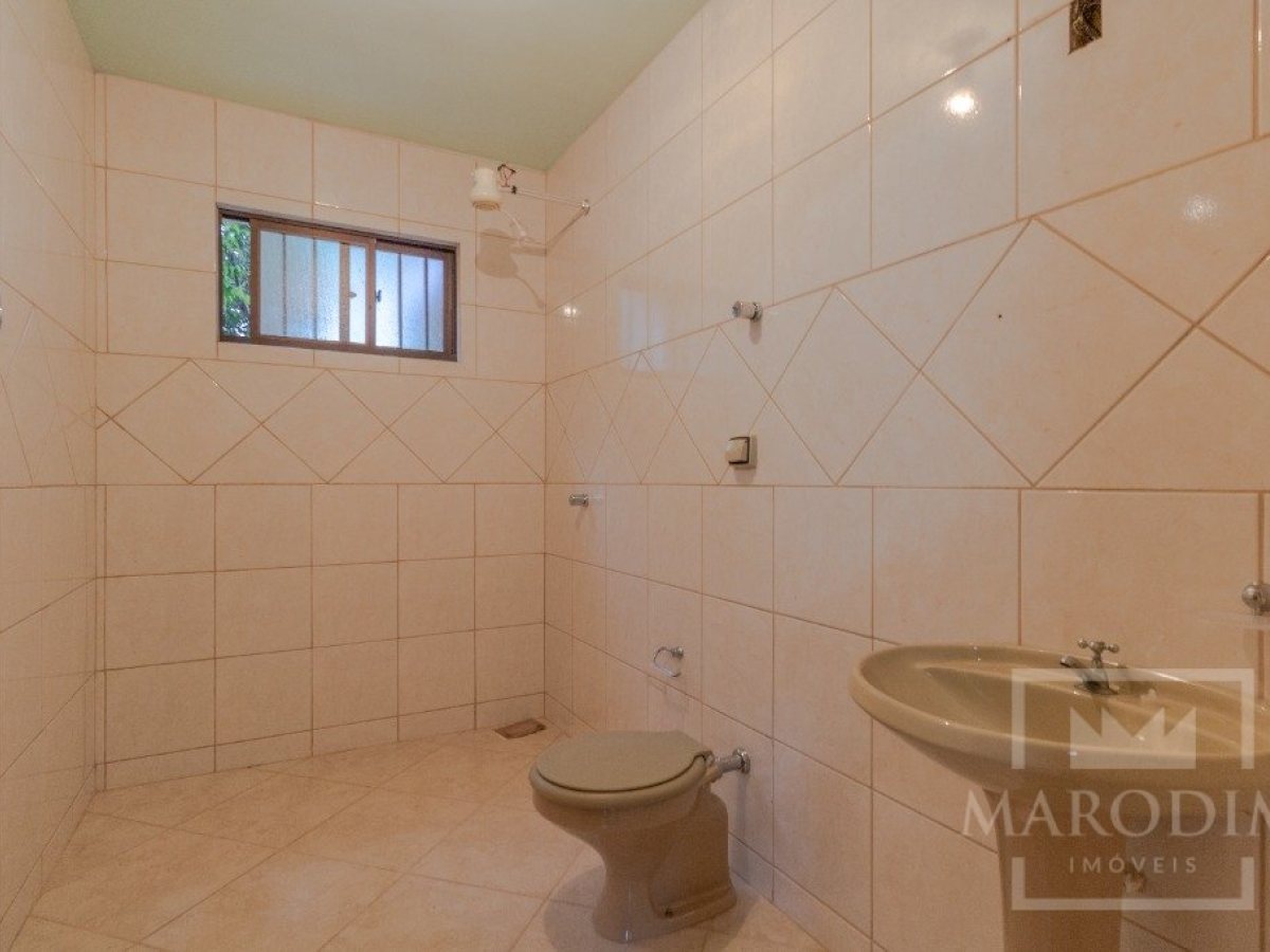 Casa com 250m², 3 dormitórios, Nao suíte, 2 vagas, no bairro Centro em Marau