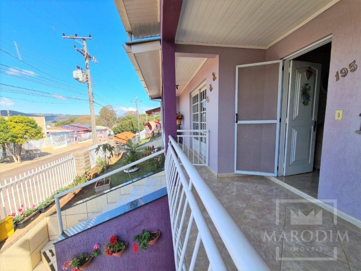 Casa com 153m², 3 dormitórios, Nao suíte, 1 vaga, no bairro Alberto Borella em Marau