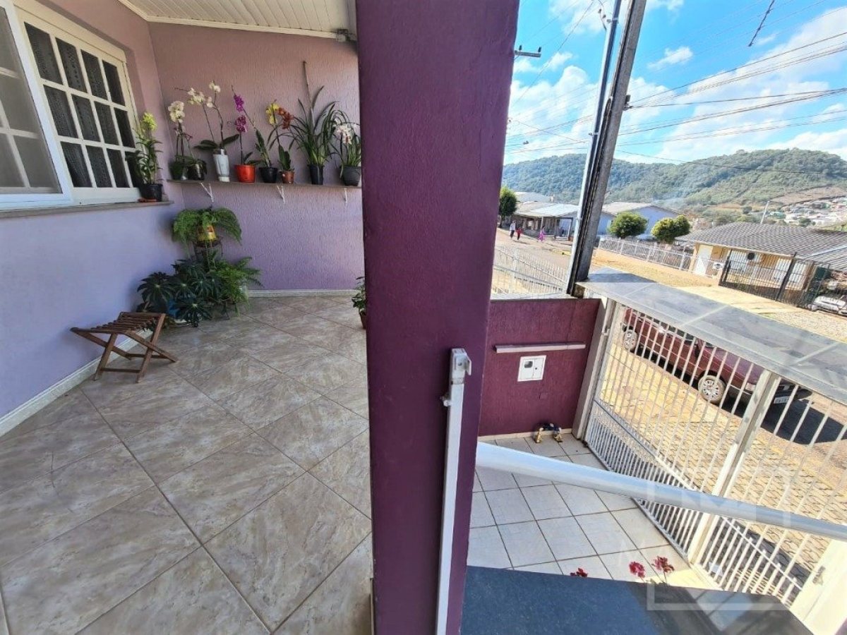 Casa com 153m², 3 dormitórios, Nao suíte, 1 vaga, no bairro Alberto Borella em Marau