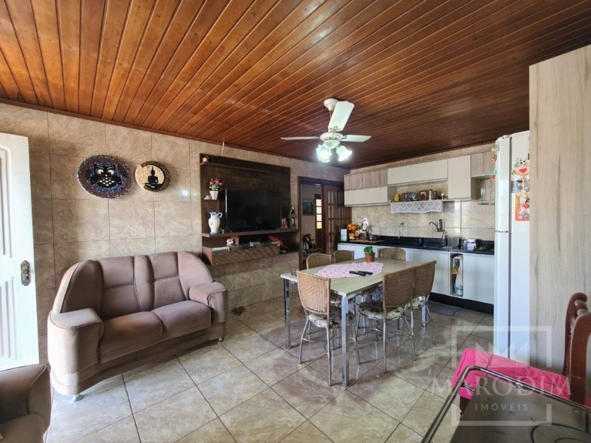 Casa com 153m², 3 dormitórios, Nao suíte, 1 vaga, no bairro Alberto Borella em Marau