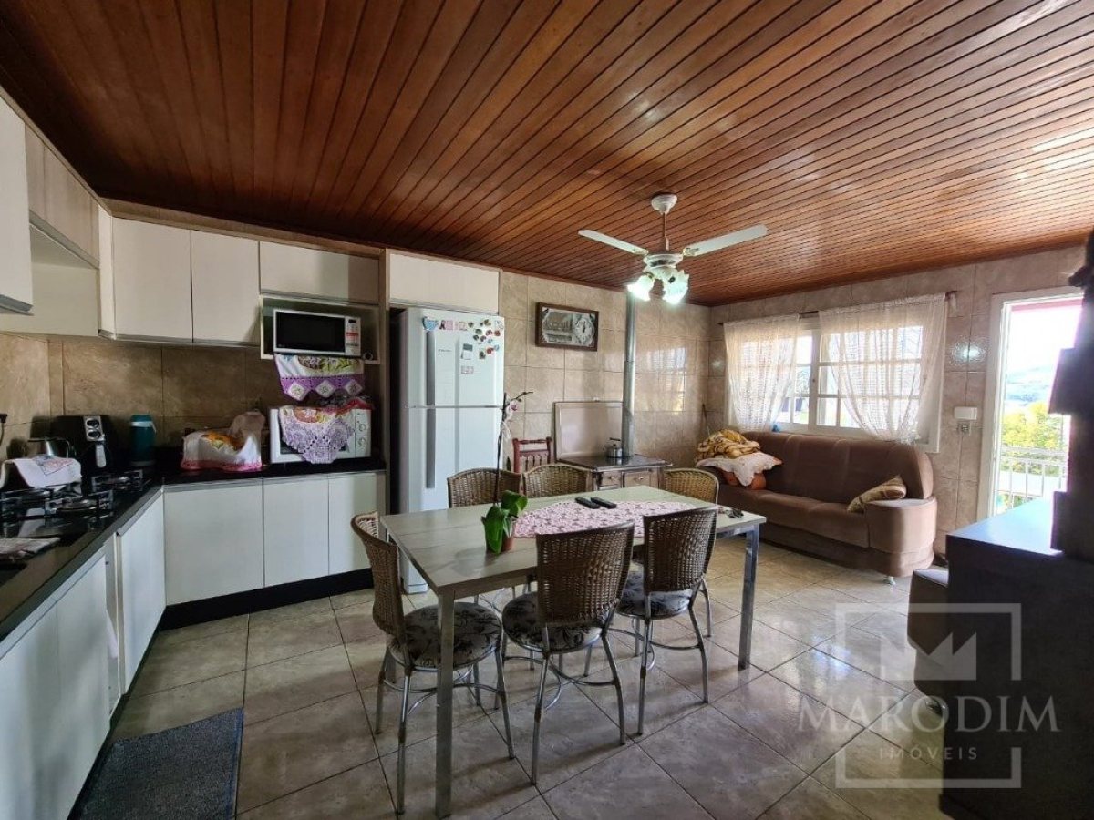 Casa com 153m², 3 dormitórios, Nao suíte, 1 vaga, no bairro Alberto Borella em Marau