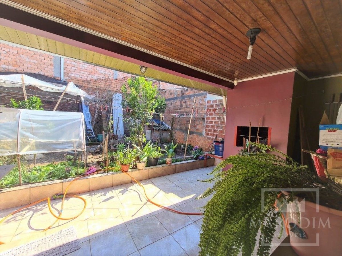 Casa com 153m², 3 dormitórios, Nao suíte, 1 vaga, no bairro Alberto Borella em Marau