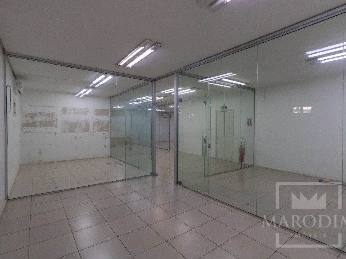 Salas/Conjuntos com 750m², Nao suíte, no bairro Centro em Marau