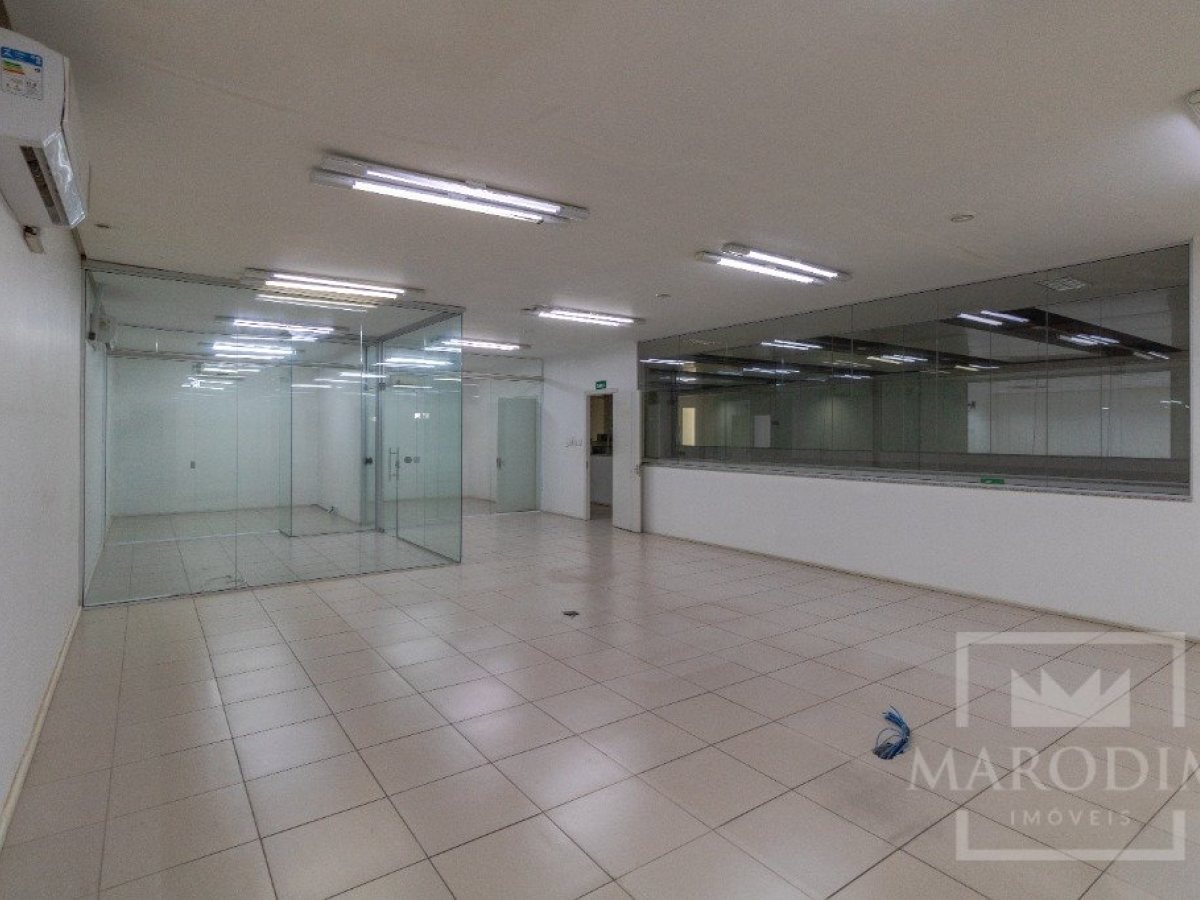 Salas/Conjuntos com 750m², Nao suíte, no bairro Centro em Marau