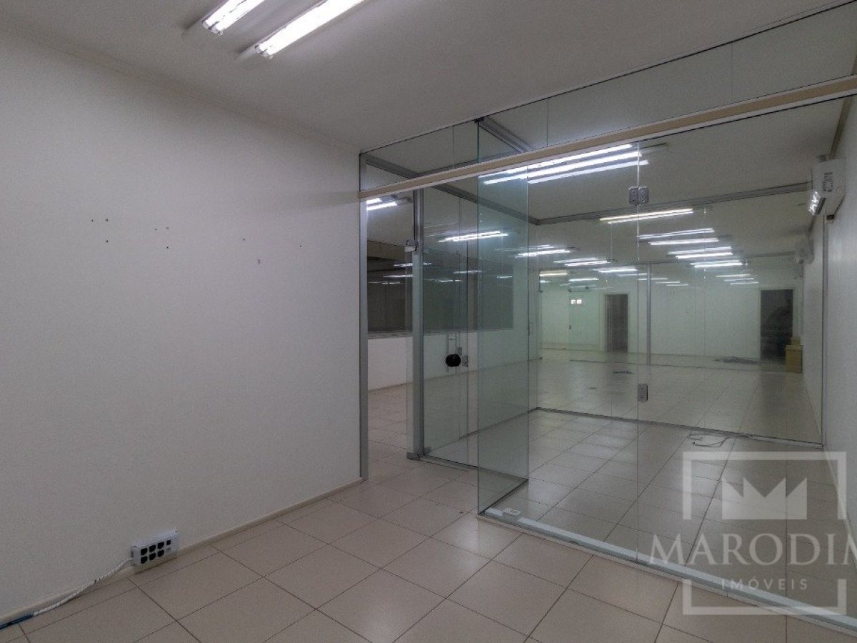 Salas/Conjuntos com 750m², Nao suíte, no bairro Centro em Marau