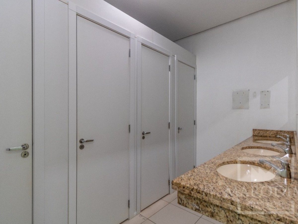 Salas/Conjuntos com 750m², Nao suíte, no bairro Centro em Marau