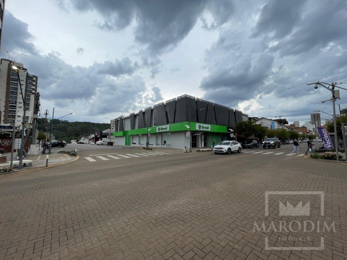 Salas/Conjuntos com 750m², Nao suíte, no bairro Centro em Marau