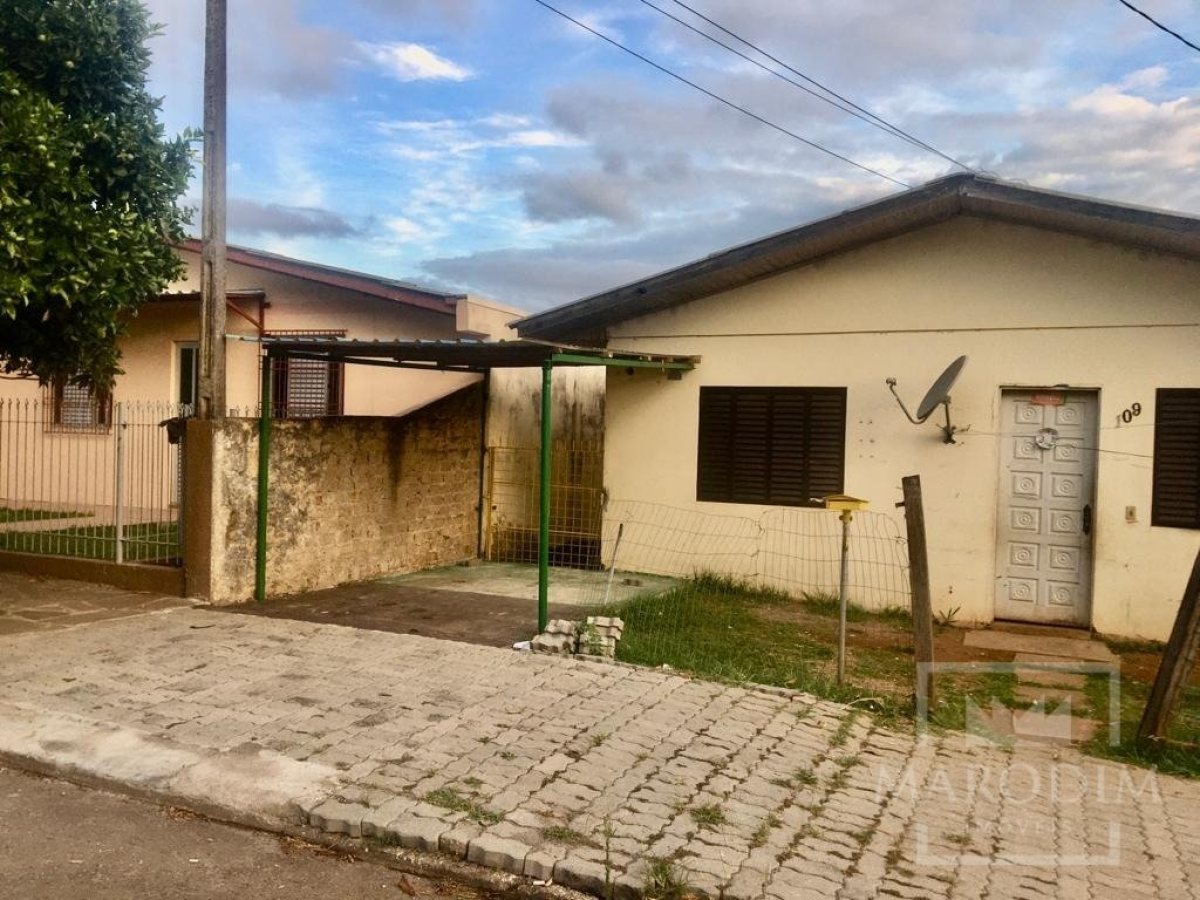 Casa com 140m², 3 dormitórios, Nao suíte, 1 vaga, no bairro Santo Expedito em Marau