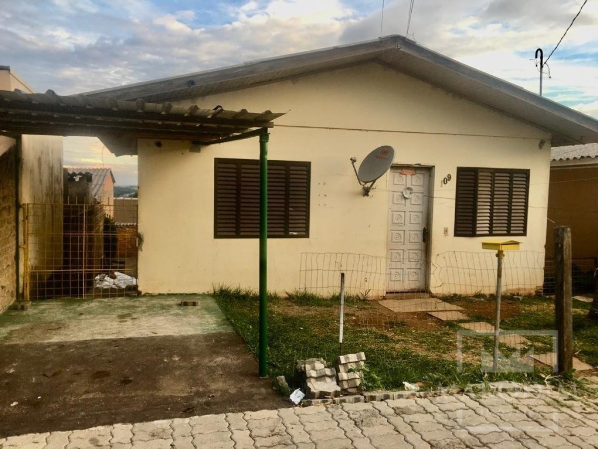 Casa com 140m², 3 dormitórios, Nao suíte, 1 vaga, no bairro Santo Expedito em Marau