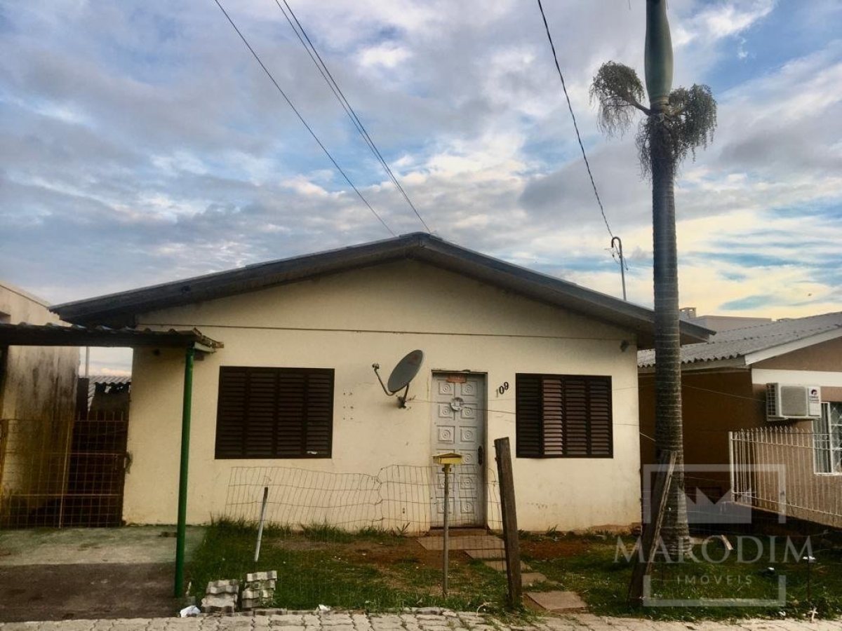 Casa com 140m², 3 dormitórios, Nao suíte, 1 vaga, no bairro Santo Expedito em Marau