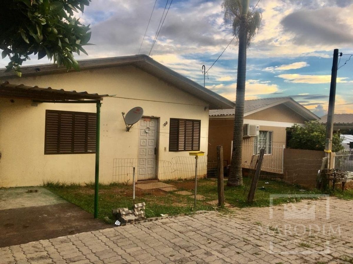 Casa com 140m², 3 dormitórios, Nao suíte, 1 vaga, no bairro Santo Expedito em Marau