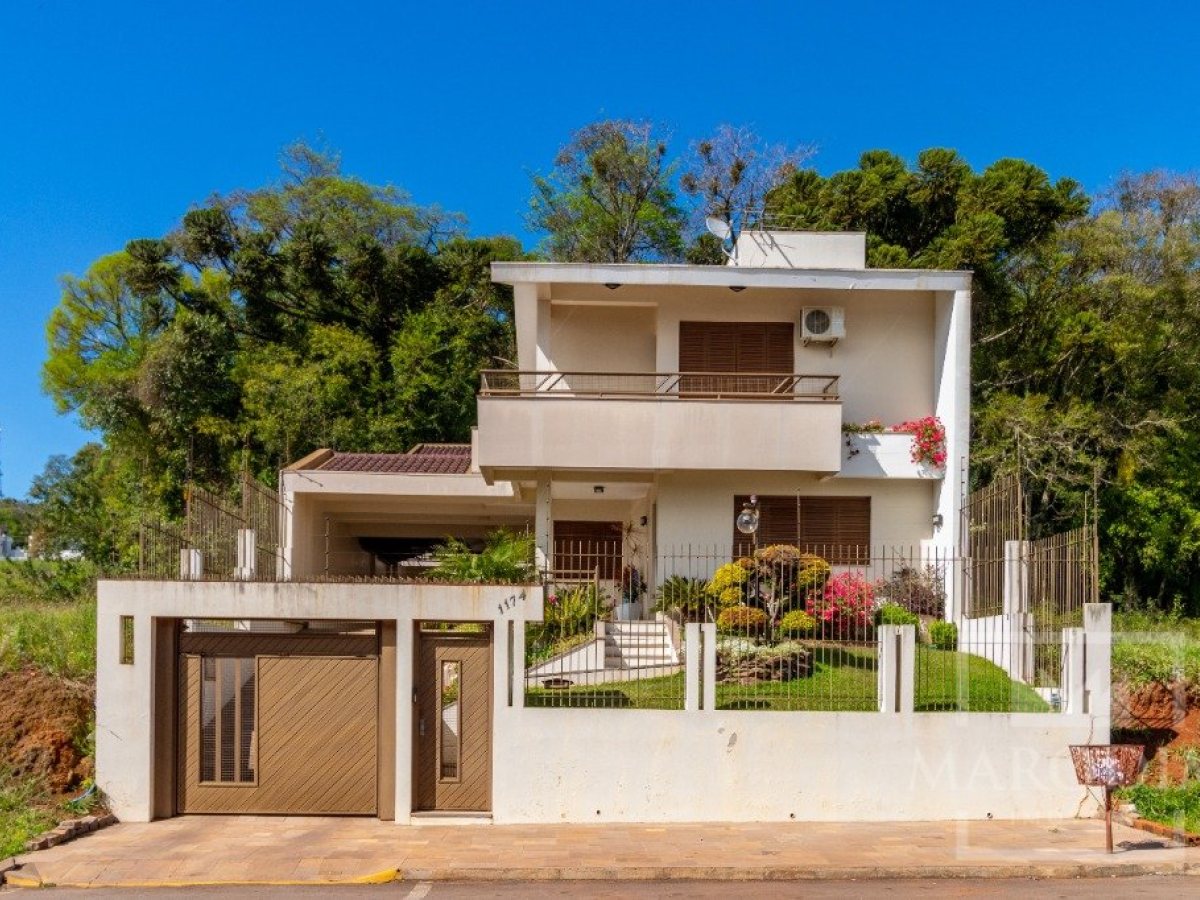 Casa com 365m², 4 dormitórios, Nao suíte, 3 vagas, no bairro Centro em Marau