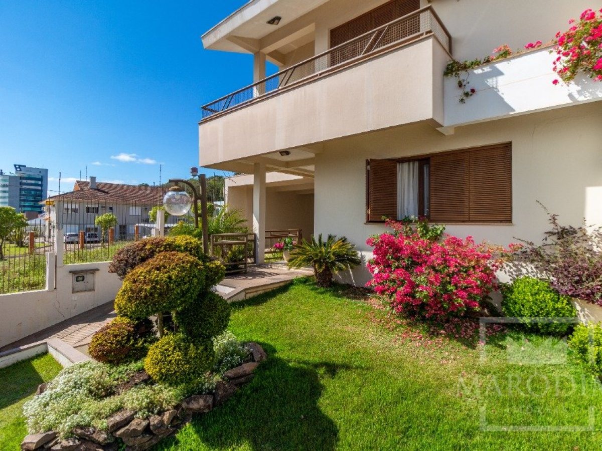 Casa com 365m², 4 dormitórios, Nao suíte, 3 vagas, no bairro Centro em Marau