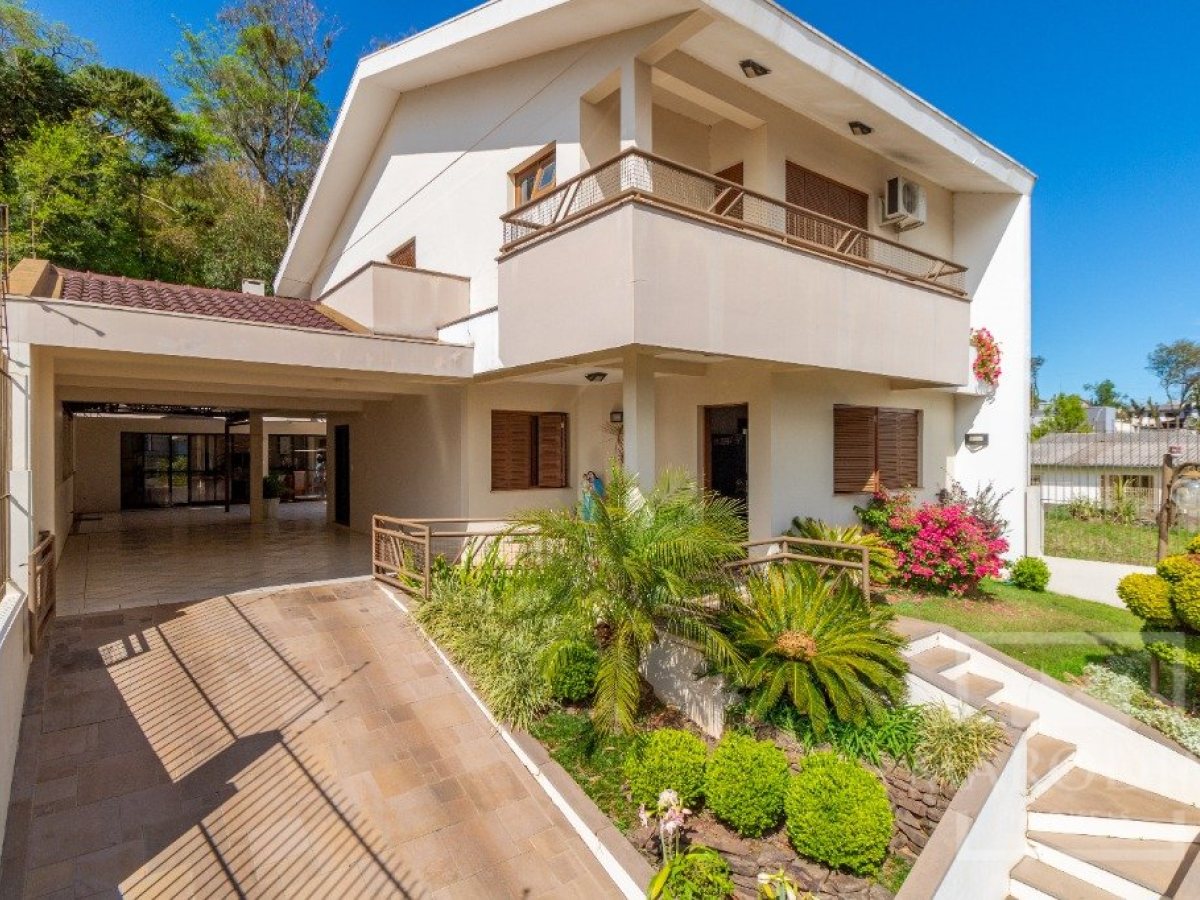 Casa com 365m², 4 dormitórios, Nao suíte, 3 vagas, no bairro Centro em Marau