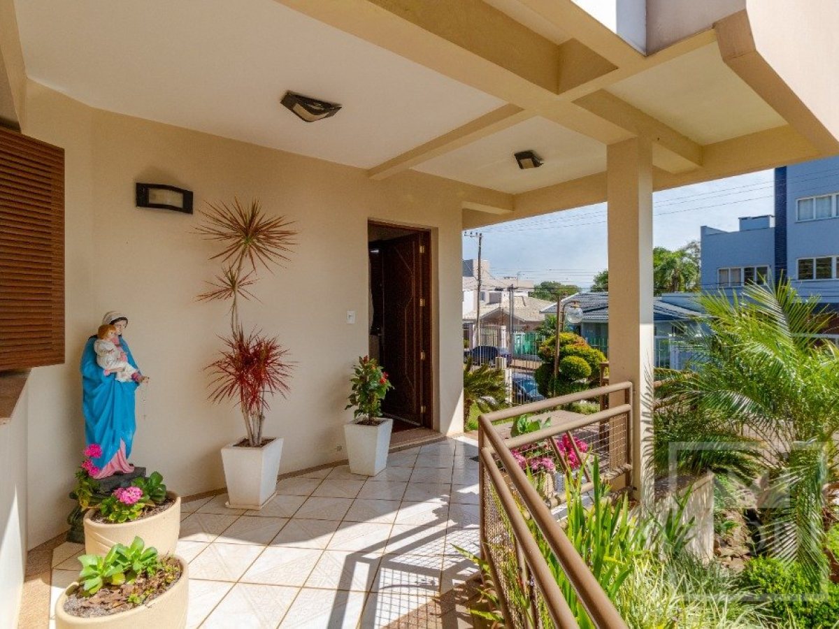 Casa com 365m², 4 dormitórios, Nao suíte, 3 vagas, no bairro Centro em Marau