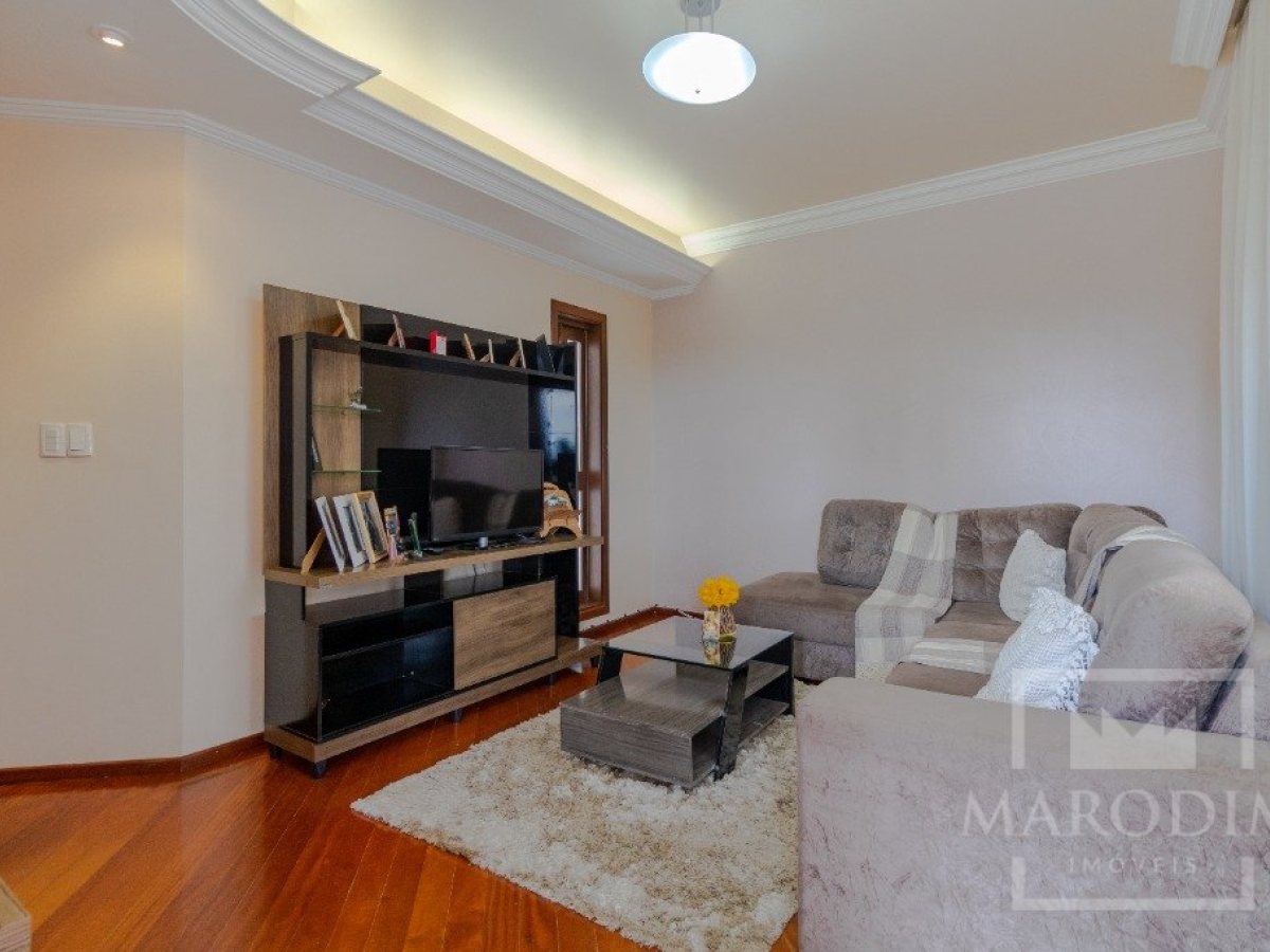 Casa com 365m², 4 dormitórios, Nao suíte, 3 vagas, no bairro Centro em Marau