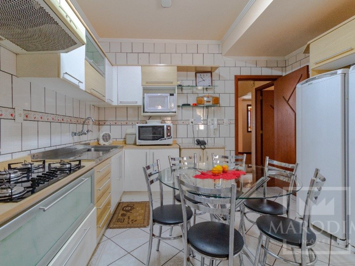 Casa com 365m², 4 dormitórios, Nao suíte, 3 vagas, no bairro Centro em Marau