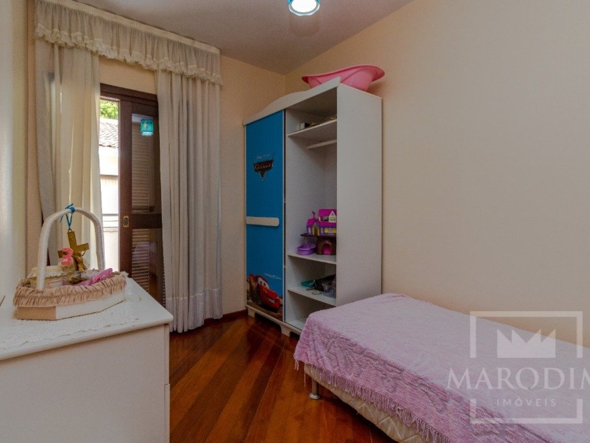 Casa com 365m², 4 dormitórios, Nao suíte, 3 vagas, no bairro Centro em Marau