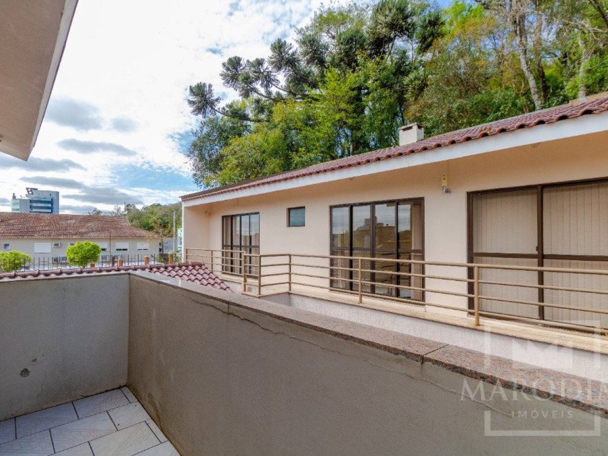 Casa com 365m², 4 dormitórios, Nao suíte, 3 vagas, no bairro Centro em Marau