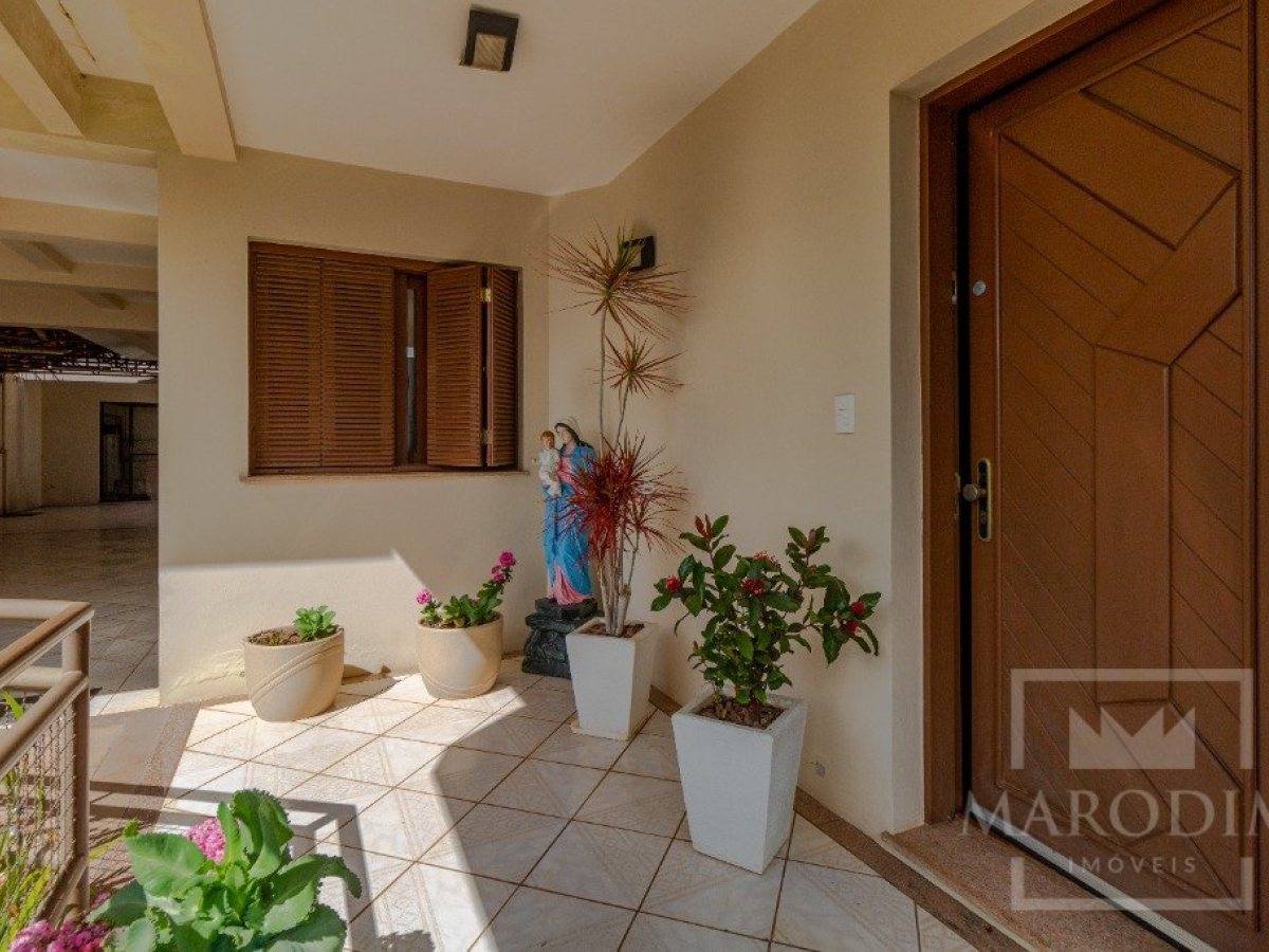 Casa com 365m², 4 dormitórios, Nao suíte, 3 vagas, no bairro Centro em Marau