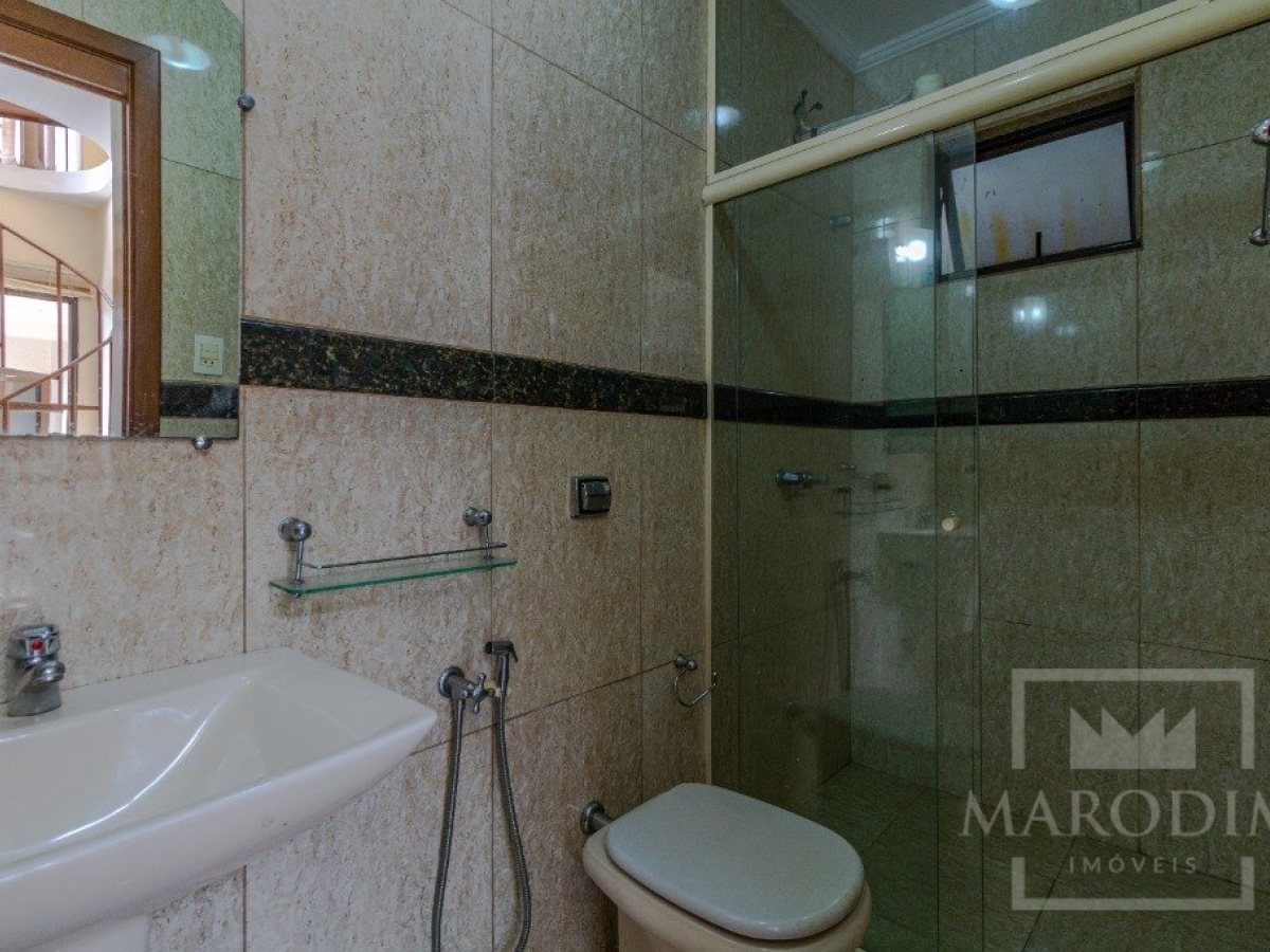 Casa com 365m², 4 dormitórios, Nao suíte, 3 vagas, no bairro Centro em Marau