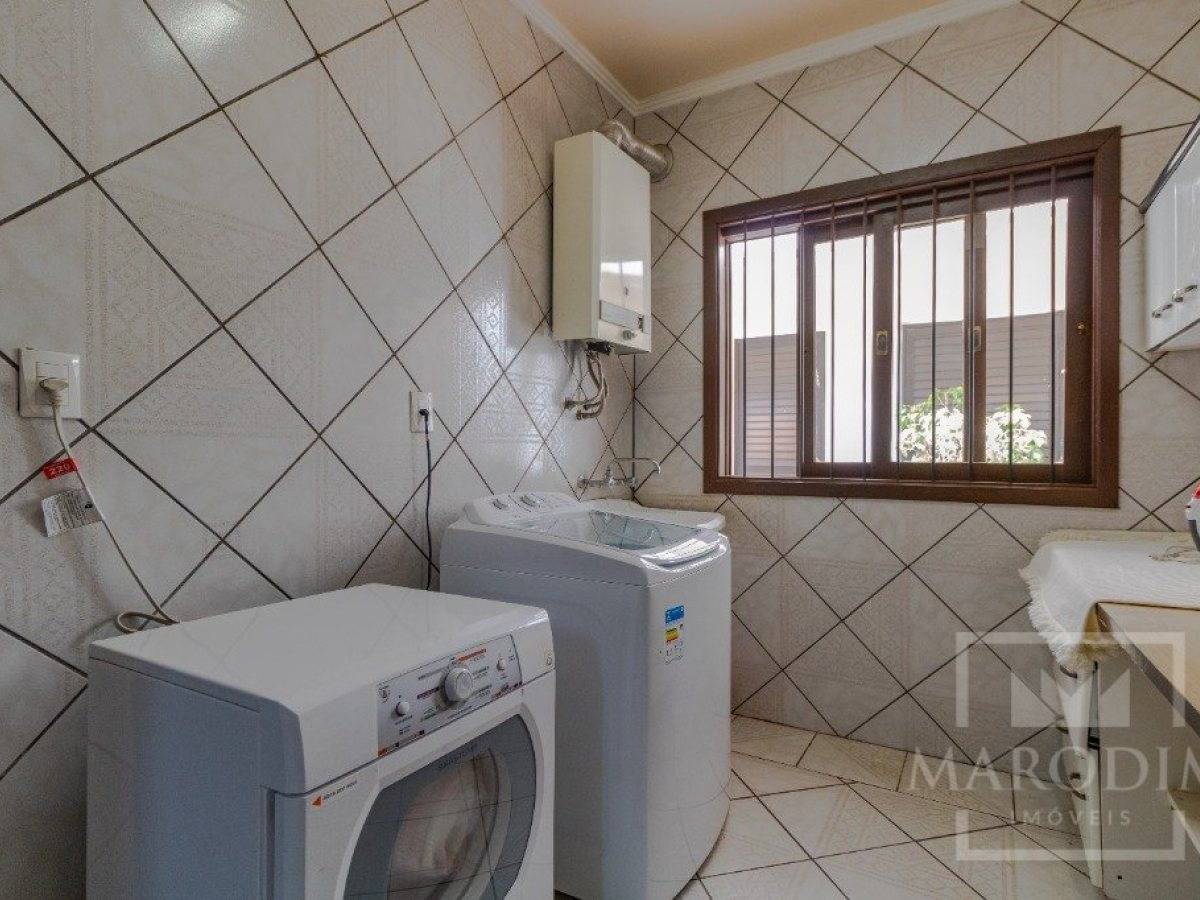 Casa com 365m², 4 dormitórios, Nao suíte, 3 vagas, no bairro Centro em Marau