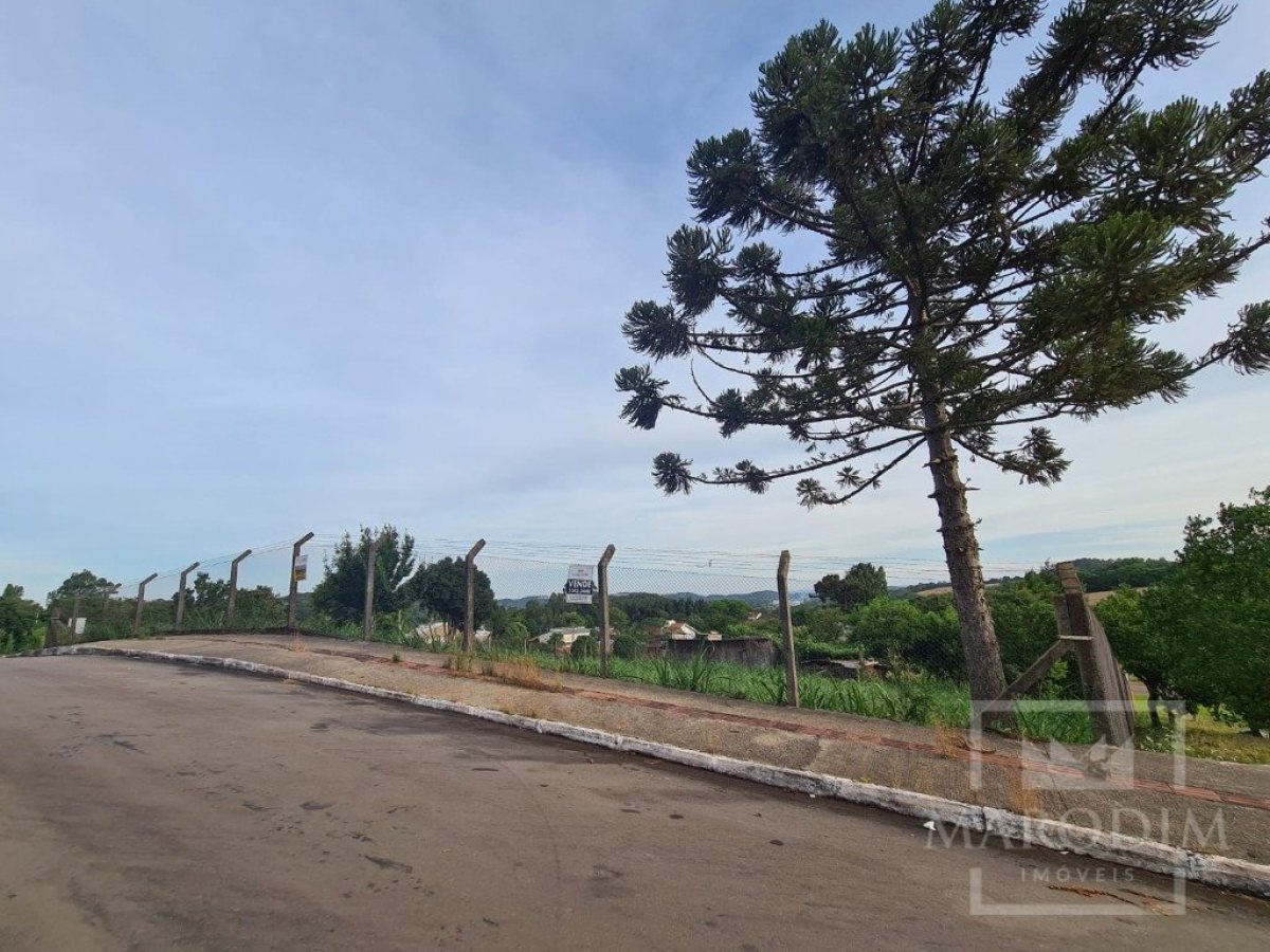 Terreno com 690m², Nao suíte, no bairro Borges de Medeiros em Marau