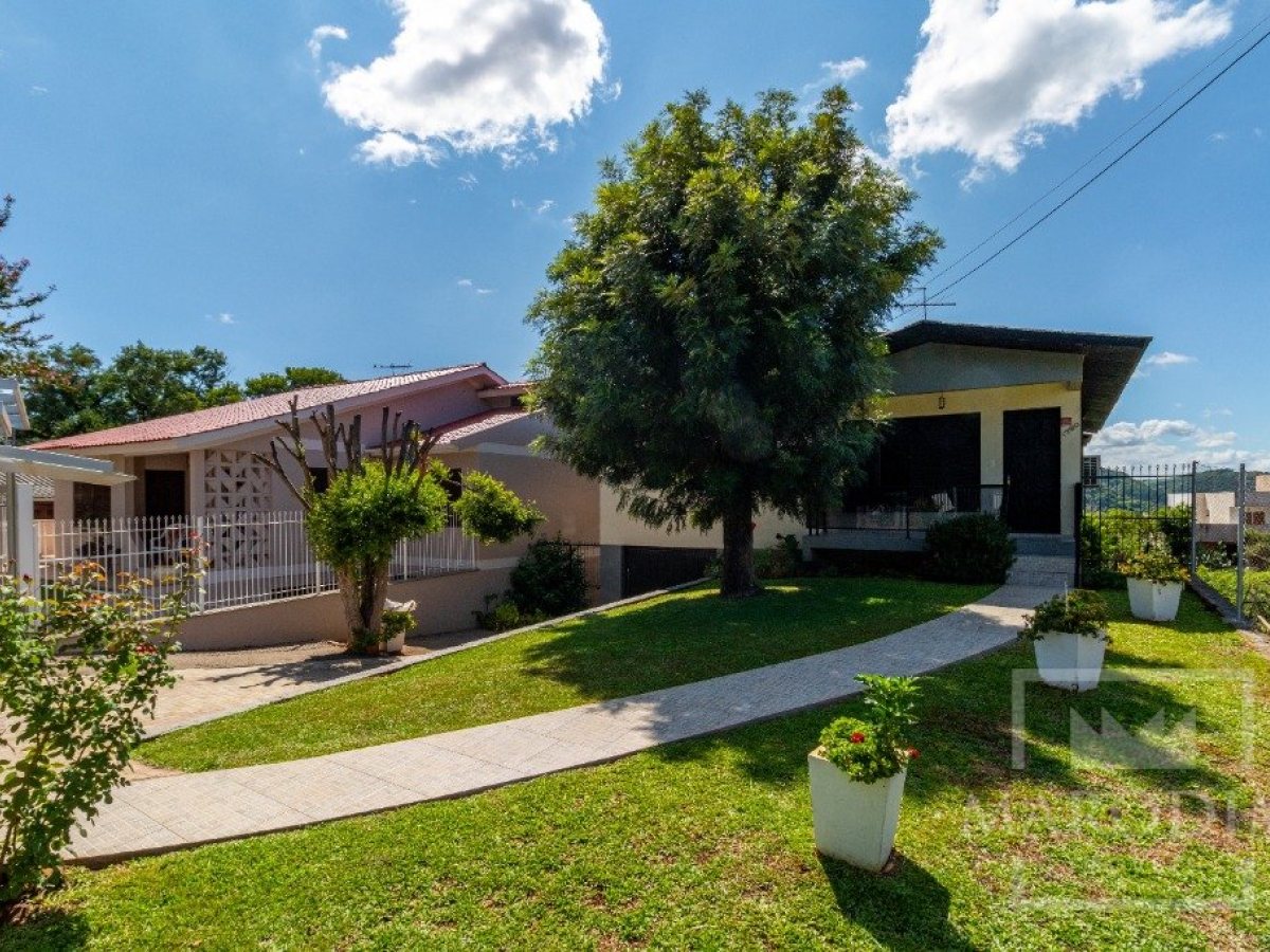 Casa com 191m², 3 dormitórios, Nao suíte, 3 vagas, no bairro Centro em Marau