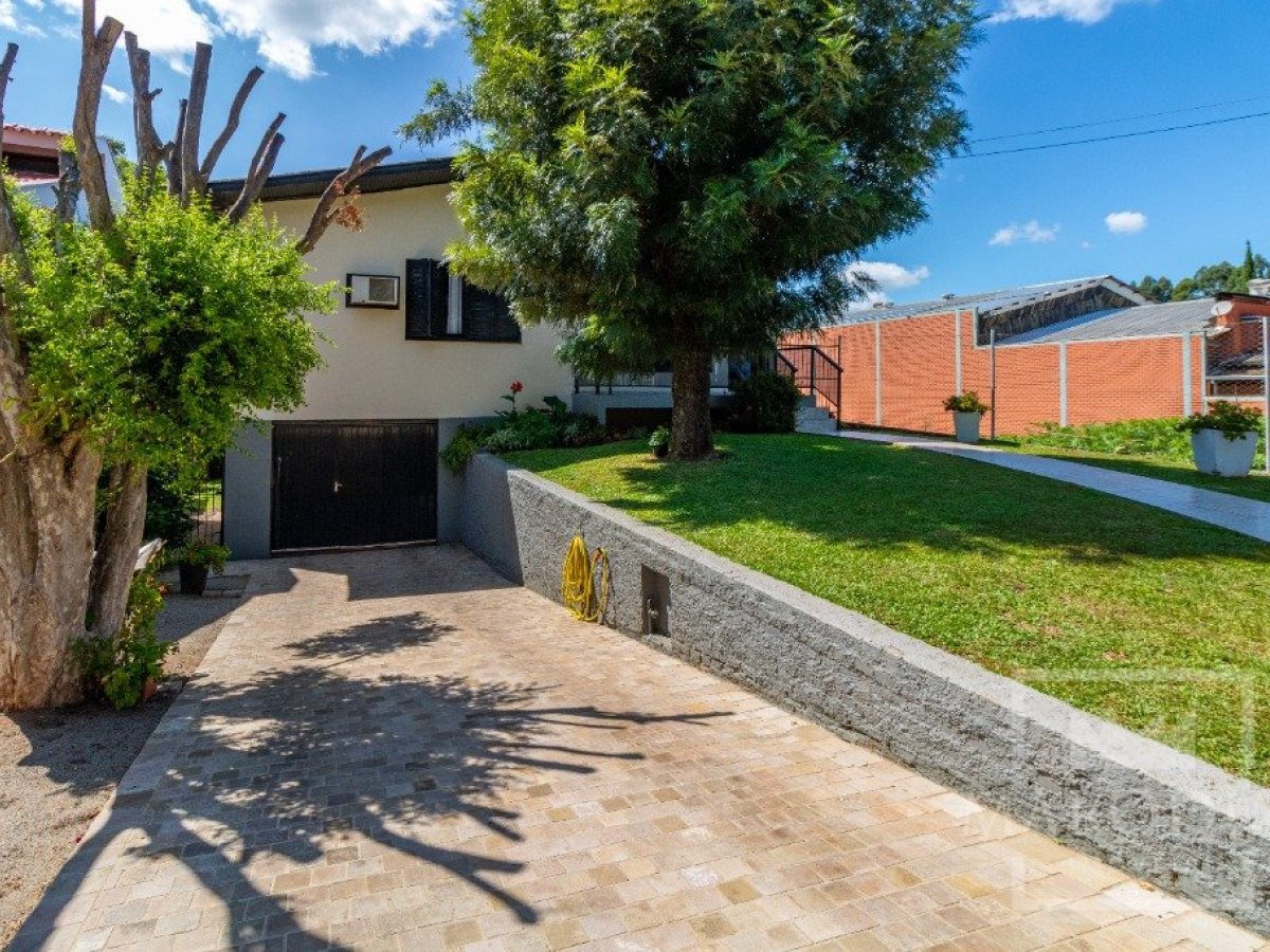 Casa com 191m², 3 dormitórios, Nao suíte, 3 vagas, no bairro Centro em Marau