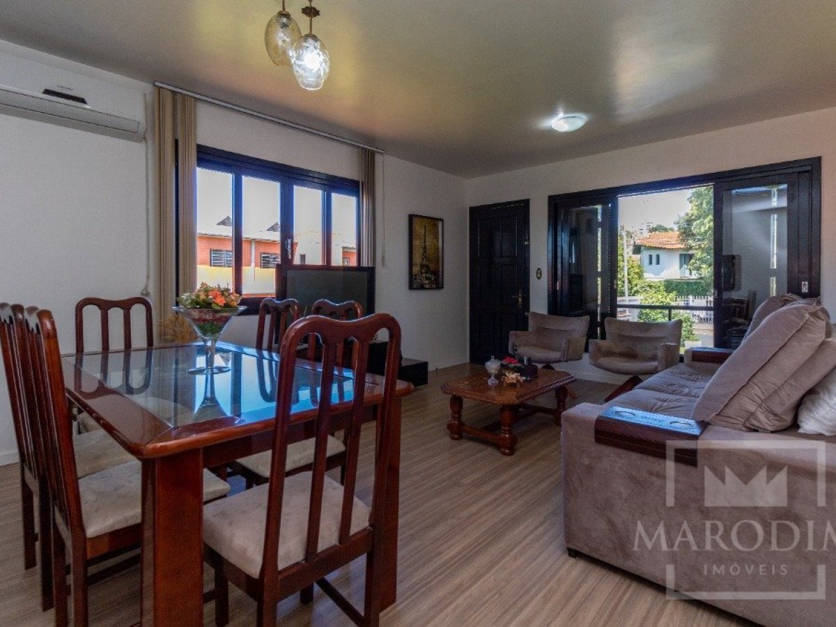 Casa com 191m², 3 dormitórios, Nao suíte, 3 vagas, no bairro Centro em Marau