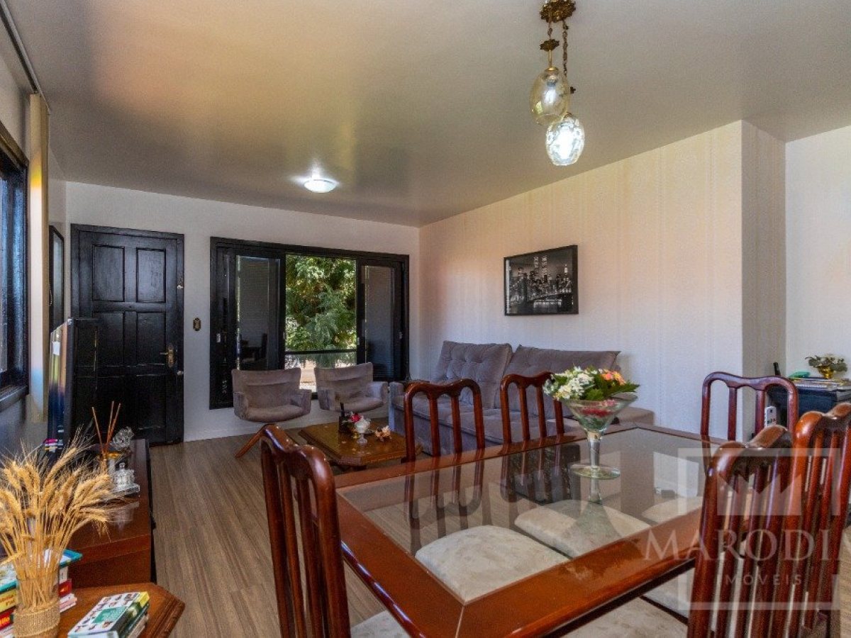 Casa com 191m², 3 dormitórios, Nao suíte, 3 vagas, no bairro Centro em Marau