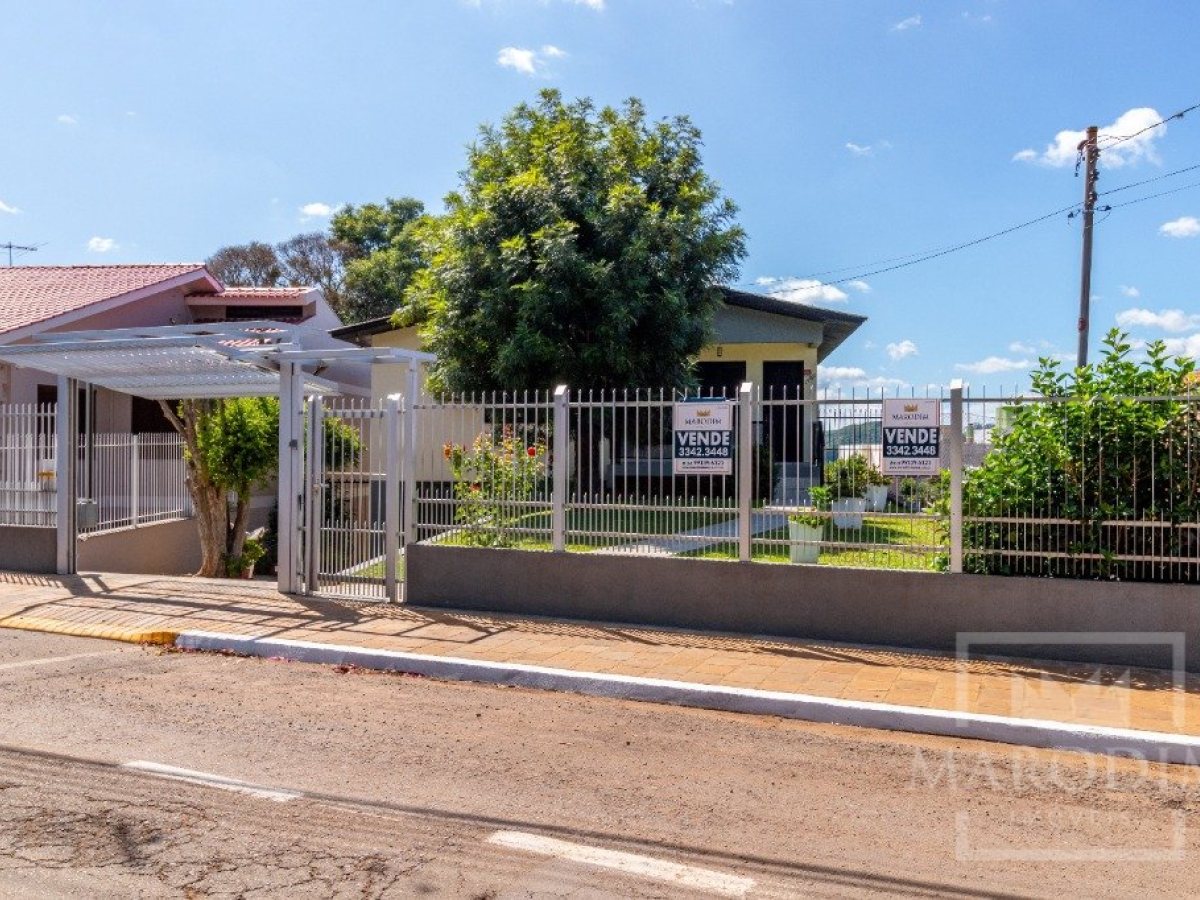 Casa com 191m², 3 dormitórios, Nao suíte, 3 vagas, no bairro Centro em Marau