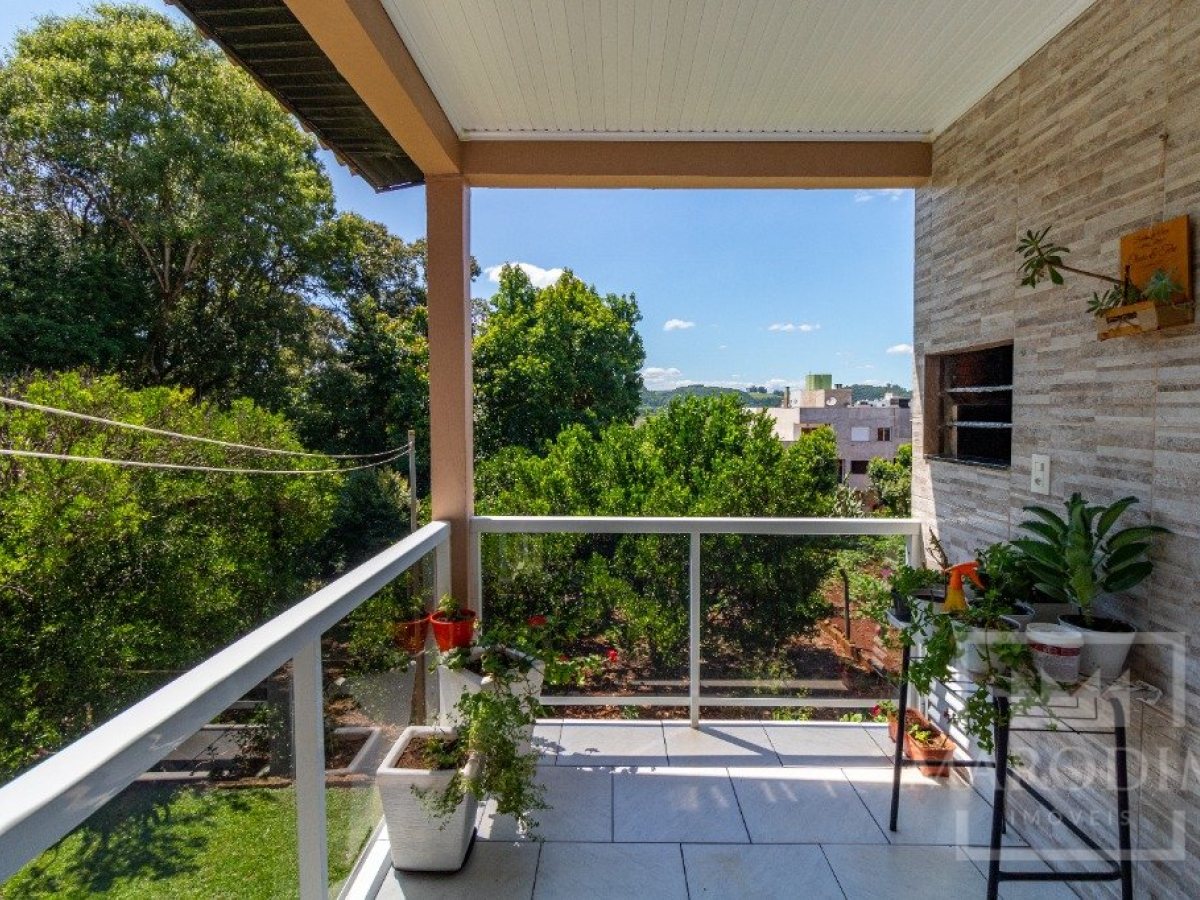 Casa com 191m², 3 dormitórios, Nao suíte, 3 vagas, no bairro Centro em Marau