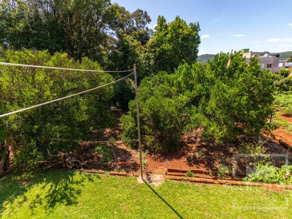 Casa com 191m², 3 dormitórios, Nao suíte, 3 vagas, no bairro Centro em Marau