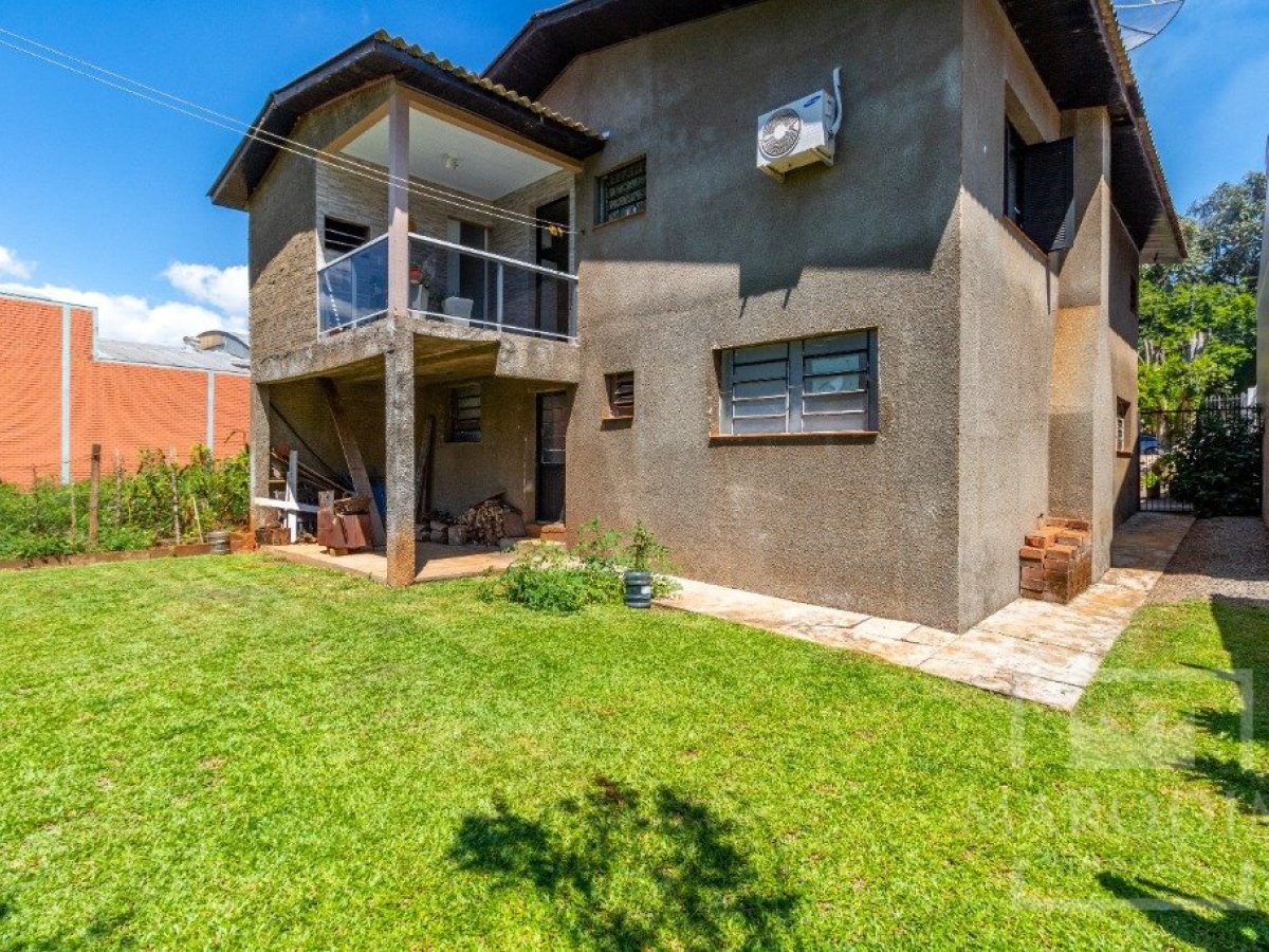 Casa com 191m², 3 dormitórios, Nao suíte, 3 vagas, no bairro Centro em Marau