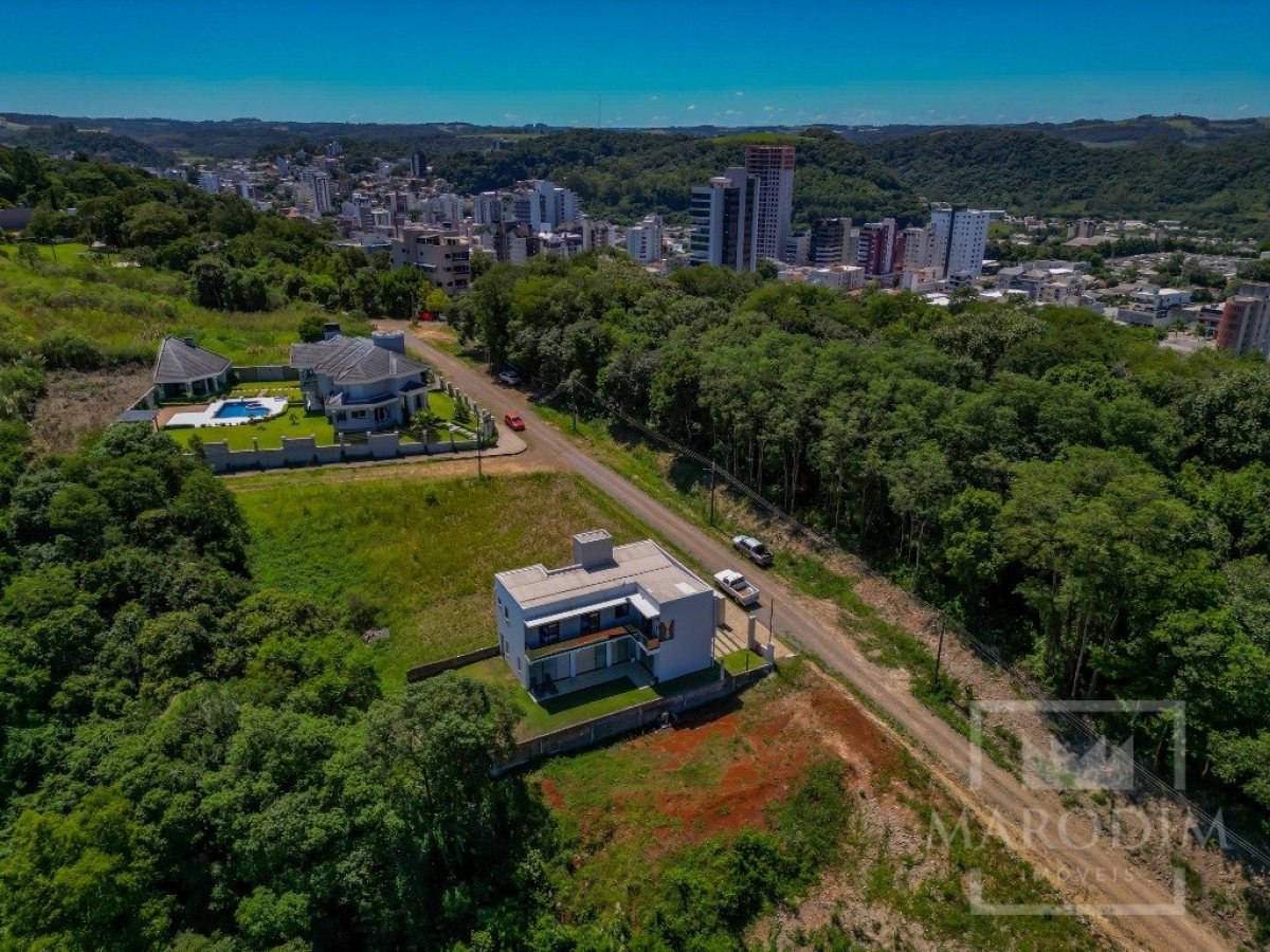 Casa com 269m², 3 dormitórios, Sim suíte, 2 vagas, no bairro Loteamento Santin em Marau