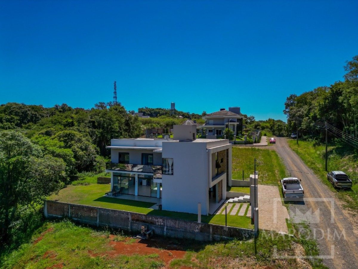 Casa com 269m², 3 dormitórios, Sim suíte, 2 vagas, no bairro Loteamento Santin em Marau