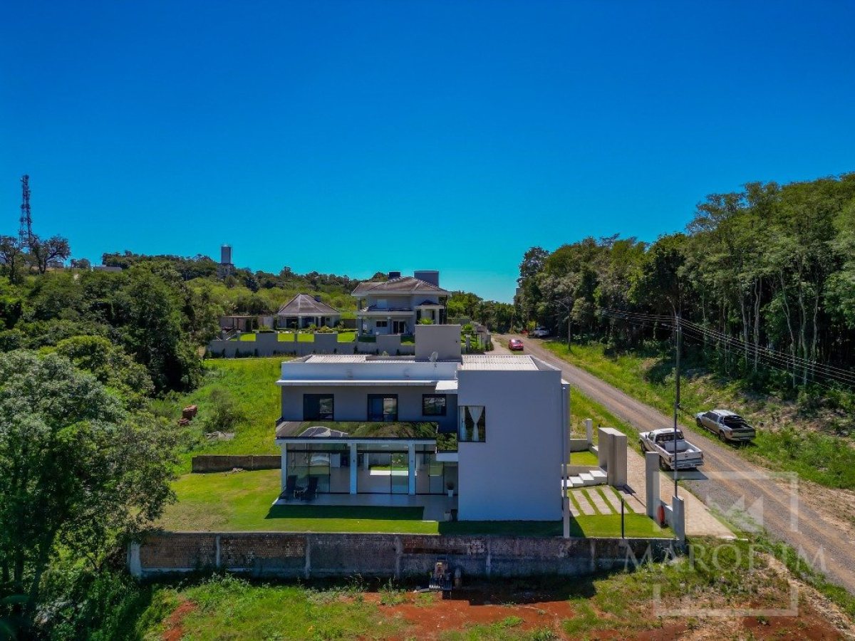 Casa com 269m², 3 dormitórios, Sim suíte, 2 vagas, no bairro Loteamento Santin em Marau