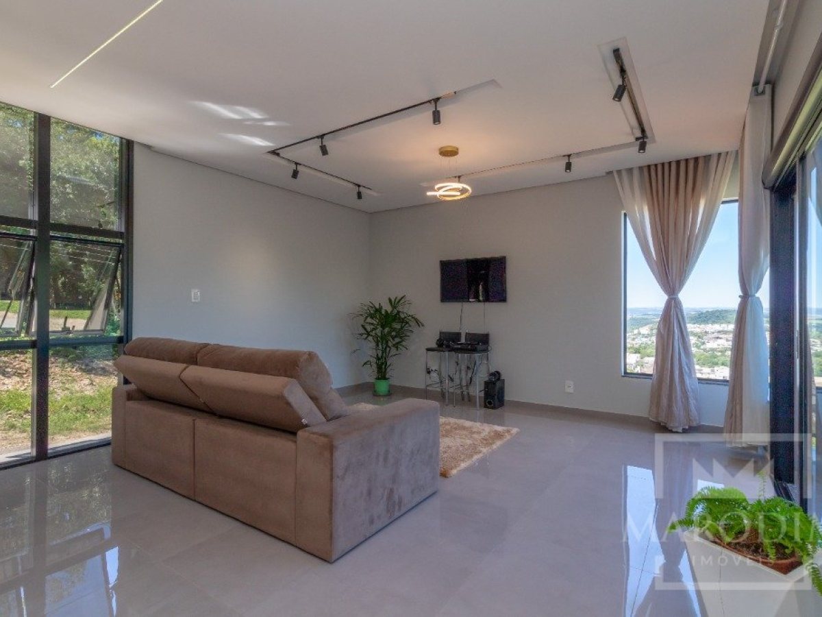 Casa com 269m², 3 dormitórios, Sim suíte, 2 vagas, no bairro Loteamento Santin em Marau